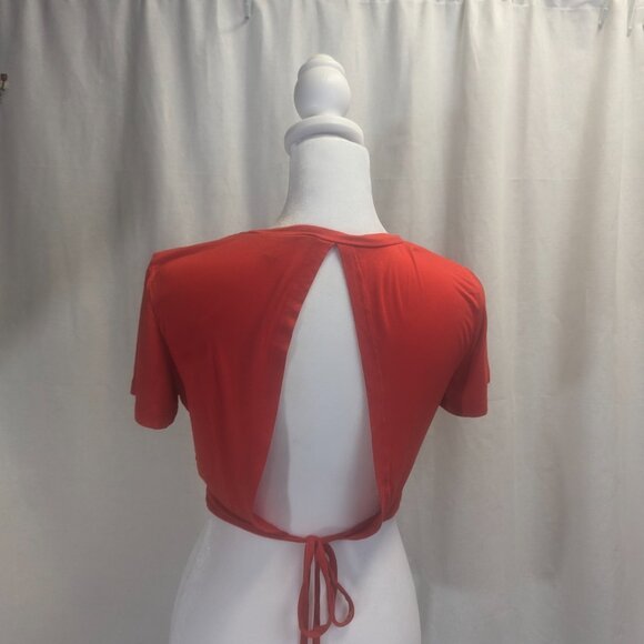 Blush Mark Size Medium Red Cropped Tee Tie-Back - Picture 13 of 13